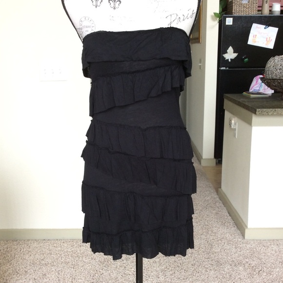 🎉 Black Tube Ruffled Dress 🎉 - Picture 1 of 7